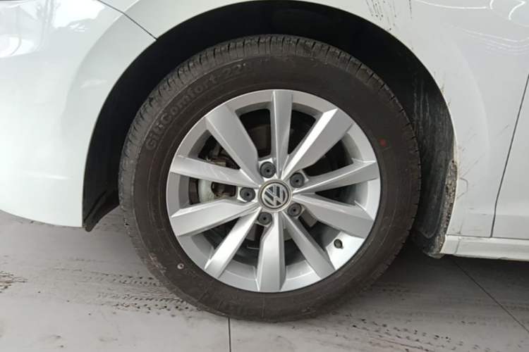 Used Volkswagen Bora 2019 Revised Version 1.5L Automatic Elite Edition China V Standard Left Front Wheel Hub