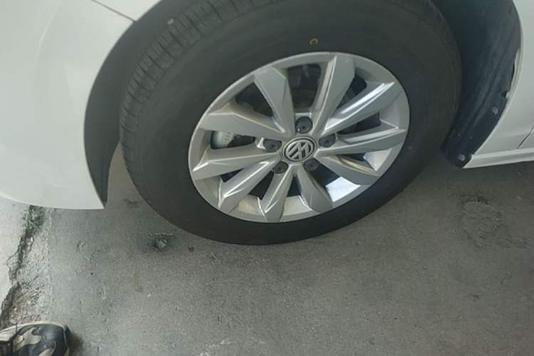 Used Volkswagen Bora 2019 Revised Version 1.5L Manual Fashion Edition China VI Standard Left Front Wheel Hub