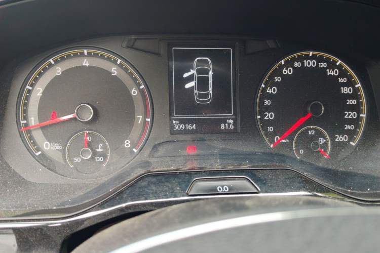 Used Volkswagen Bora 2019 Revised Version 1.5L Manual Comfort Edition China VI Standard Odometer Close Up