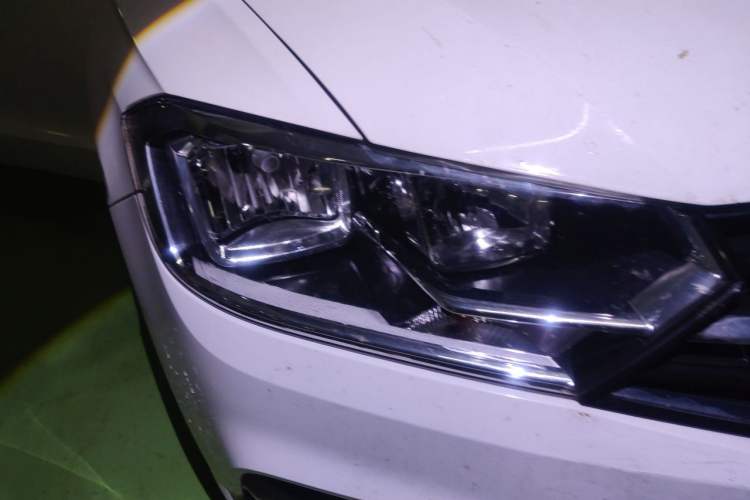 Used Volkswagen Bora 2019 Bora Legend 1.5L Automatic Leading Model China VI Standard Right Front Headlight