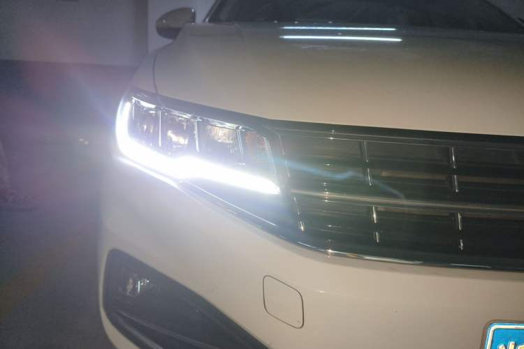Used Volkswagen Bora 2019 Revised Version 1.5L Automatic Comfort Edition China VI Standard Right Front Headlight