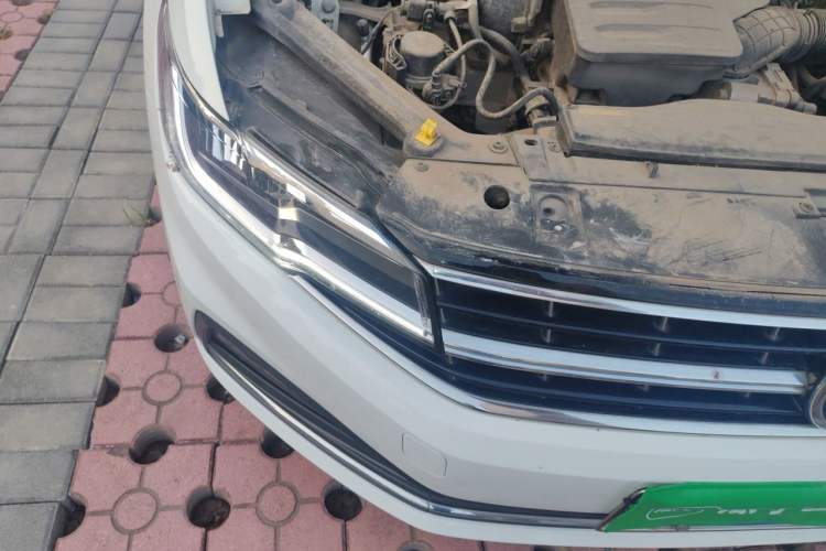 Used Volkswagen Bora 2019 Revised Version 1.5L Automatic Comfort Edition China VI Standard Right Front Headlight