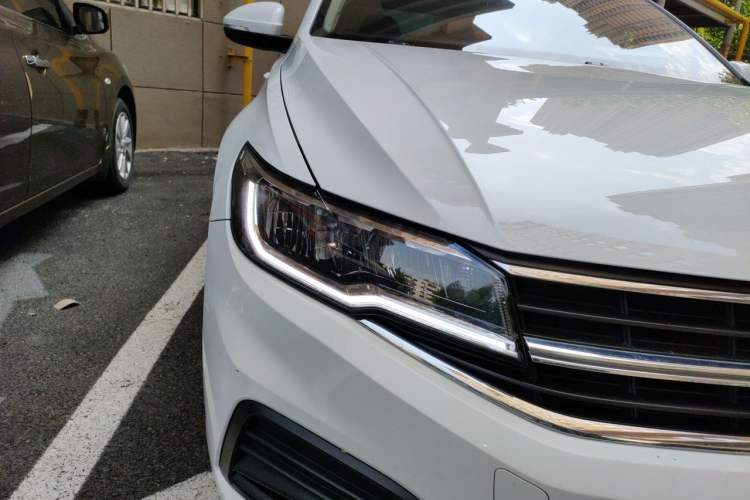 Used Volkswagen Bora 2019 Revised Version 1.5L Automatic Fashionable Style China VI Right Front Headlight