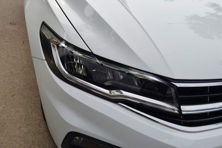 Used Volkswagen Bora 2019 Revised Version 1.5L Manual Comfort Edition China VI Standard Right Front Headlight