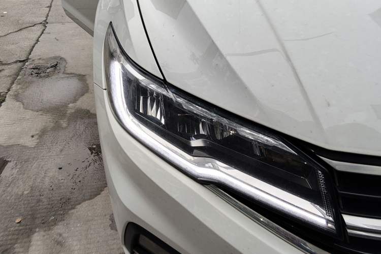 Used Volkswagen Bora 2019 1.5L Manual Comfort Version Right Front Headlight
