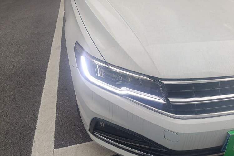 Used Volkswagen Bora 2019 Revised Version 1.5L Manual Comfort Edition China VI Standard Right Front Headlight