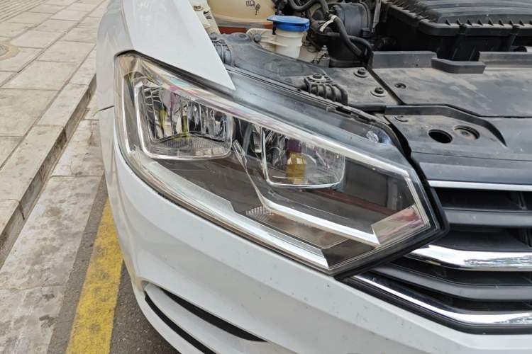 Used Volkswagen Bora 2019 Bora Legend 1.5L Manual Fashion Edition China VI Standard Right Front Headlight