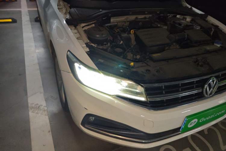 Used Volkswagen Bora 2019 Revised Version 1.5L Automatic Comfort Edition China VI Standard Right Front Headlight