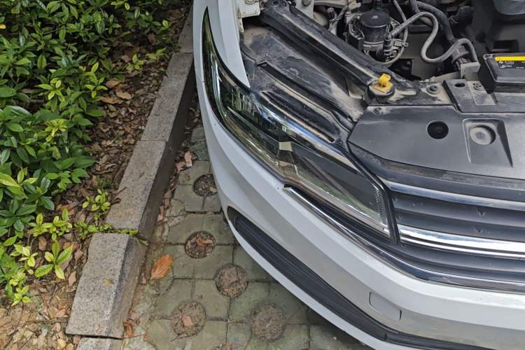Used Volkswagen Bora 2019 Revised Version 1.5L Automatic Fashionable Style China VI Right Front Headlight