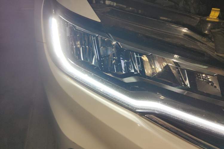 Used Volkswagen Bora 2019 Revised Version 1.5L Automatic Comfort Edition China VI Standard Right Front Headlight