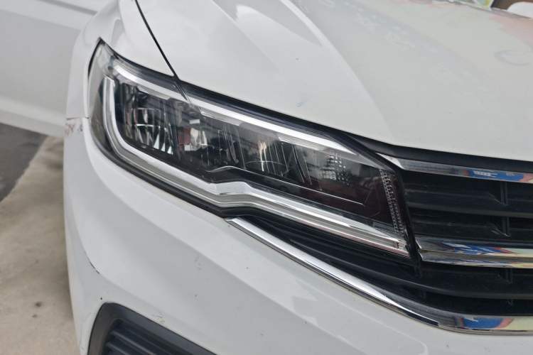 Used Volkswagen Bora 2019 Revised Version 1.5L Automatic Fashionable Style China VI Right Front Headlight