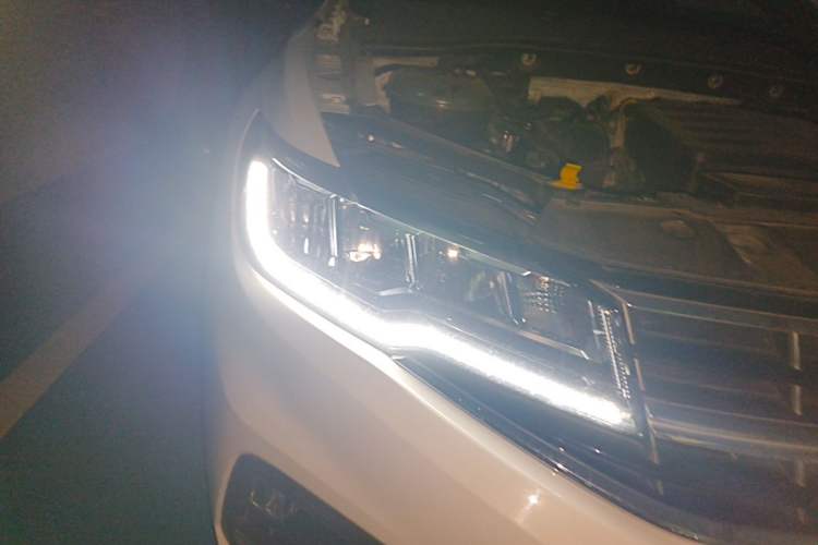 Used Volkswagen Bora 2019 Revised Version 1.5L Automatic Comfort Edition China V Standard Right Front Headlight