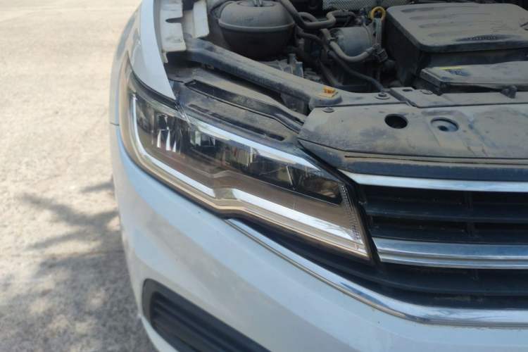 Used Volkswagen Bora 2019 1.5L Automatic Fashion Model Right Front Headlight