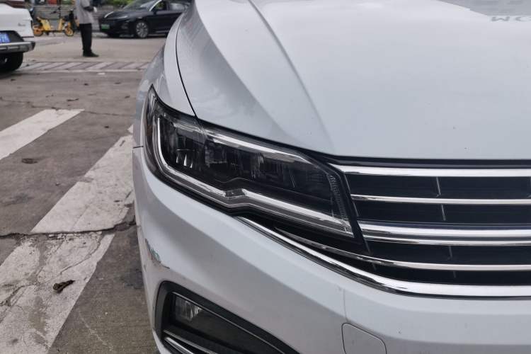 Used Volkswagen Bora 2019 Revised Version 1.5L Automatic Elite Edition China VI Standard Right Front Headlight