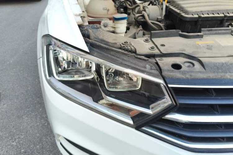 Used Volkswagen Bora 2019 Bora·Legend 1.5L Automatic Fashion Edition China VI Standard Right Front Headlight
