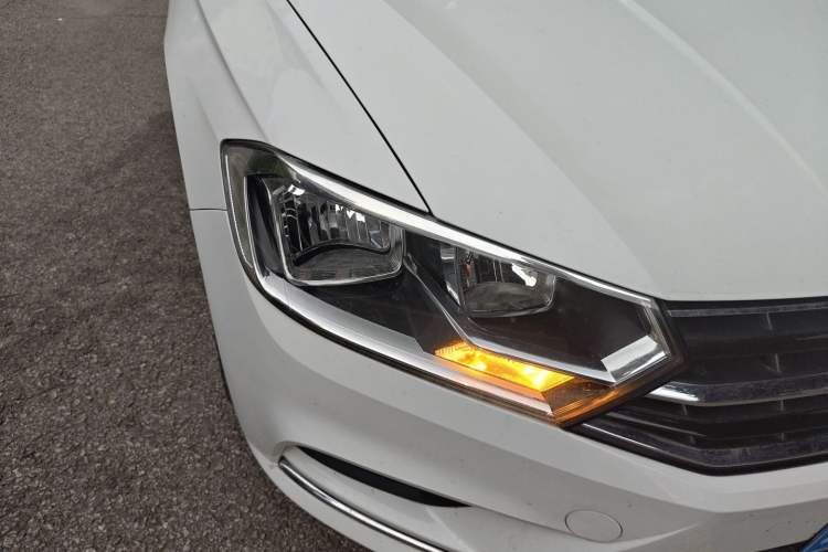 Used Volkswagen Bora 2019 Bora Legend 1.5L Automatic Leading Model China VI Standard Right Front Headlight