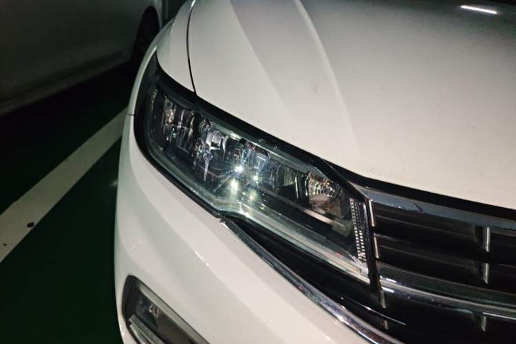 Used Volkswagen Bora 2019 Revised Version 1.5L Automatic Comfort Edition China VI Standard Right Front Headlight