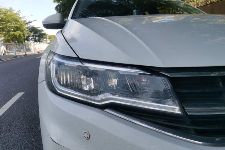 Used Volkswagen Bora 2019 1.5L Automatic Fashion Model Right Front Headlight