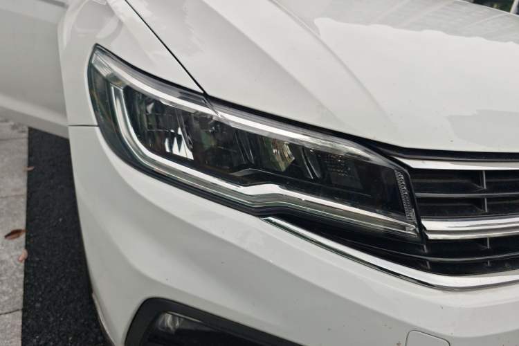 Used Volkswagen Bora 2019 1.5L Manual Comfort Version Right Front Headlight