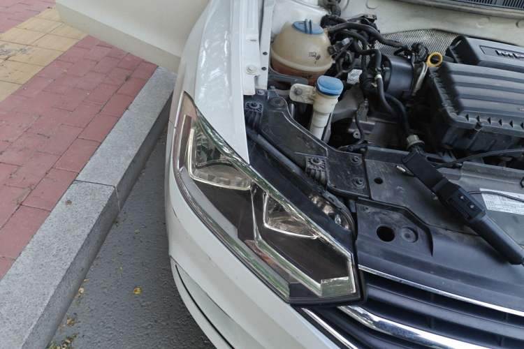 Used Volkswagen Bora 2019 Bora Legend 1.5L Manual Fashion Edition China VI Standard Right Front Headlight