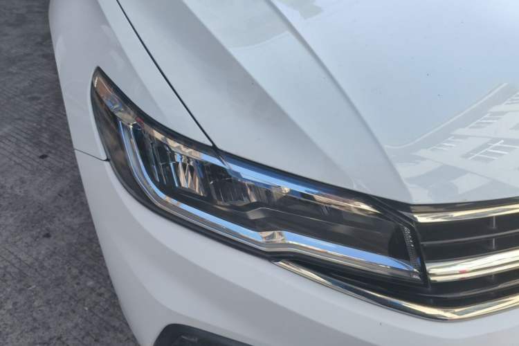Used Volkswagen Bora 2019 Revised Version 1.5L Automatic Comfort Edition China VI Standard Right Front Headlight