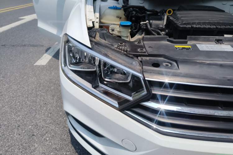 Used Volkswagen Bora 2019 Bora·Legend 1.5L Automatic Fashion Edition China VI Standard Right Front Headlight
