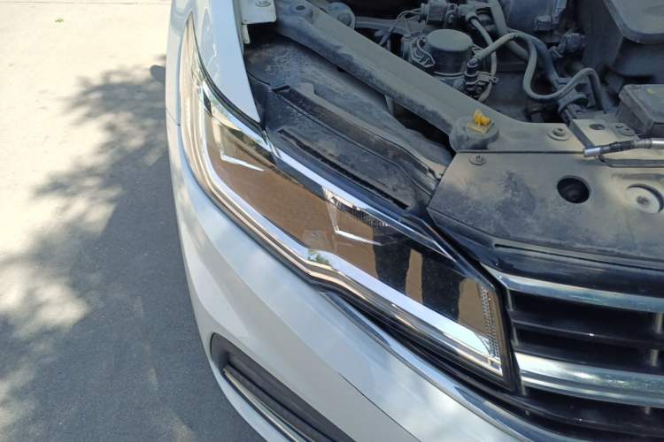 Used Volkswagen Bora 2019 Revised Version 1.5L Automatic Comfort Edition China VI Standard Right Front Headlight
