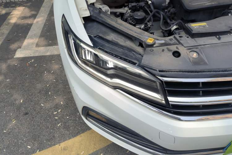 Used Volkswagen Bora 2019 Revised Version 1.5L Automatic Elite Edition China VI Standard Right Front Headlight