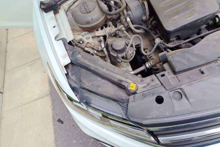 Used Volkswagen Bora 2019 Revised Version 1.5L Manual Fashion Edition China VI Standard Right Front Headlight