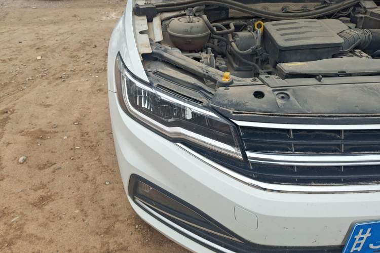 Used Volkswagen Bora 2019 Revised Version 1.5L Manual Comfort Type China V Standard Right Front Headlight