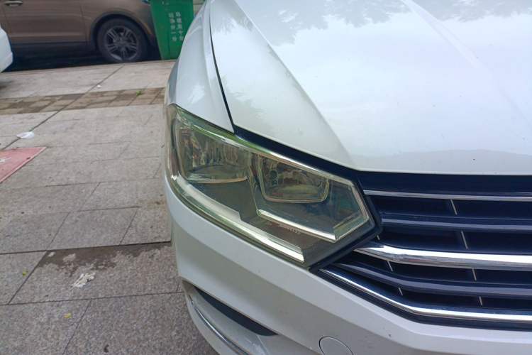 Used Volkswagen Bora 2019 Bora·Legend 1.5L Automatic Leading Model China V Emission Standard Right Front Headlight