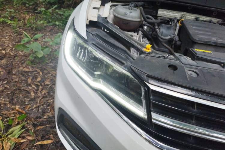 Used Volkswagen Bora 2019 Revised Version 1.5L Manual Comfort Type China V Standard Right Front Headlight