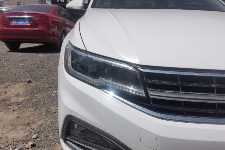 Used Volkswagen Bora 2019 1.5L Automatic Elite Version Right Front Headlight
