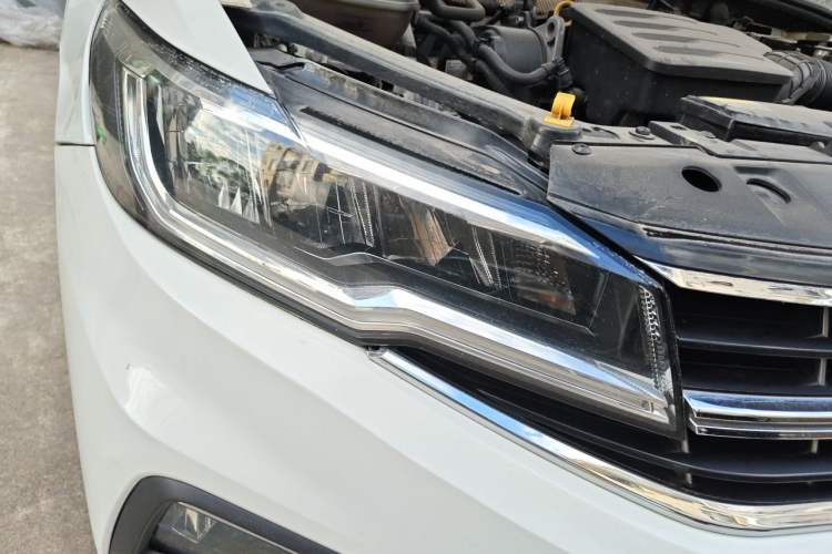 Used Volkswagen Bora 2019 1.5L Automatic Elite Version Right Front Headlight