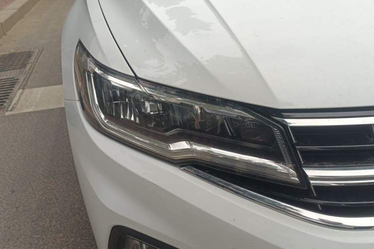 Used Volkswagen Bora 2019 1.5L Automatic Elite Version Right Front Headlight