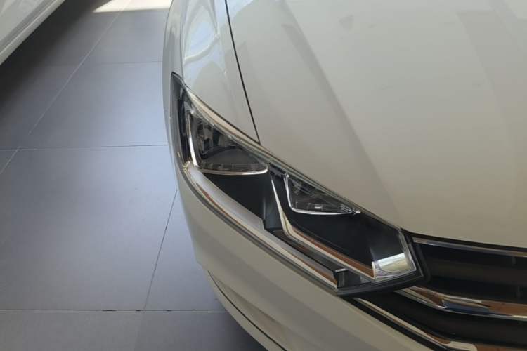 Used Volkswagen Bora 2019 Facelift Bora·Legend 1.5L Automatic Fashion Edition China VI Standard Right Front Headlight