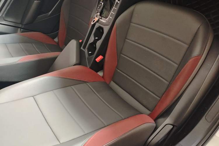 Used Volkswagen Bora 2019 1.5L Automatic Elite Version Right Front Seat