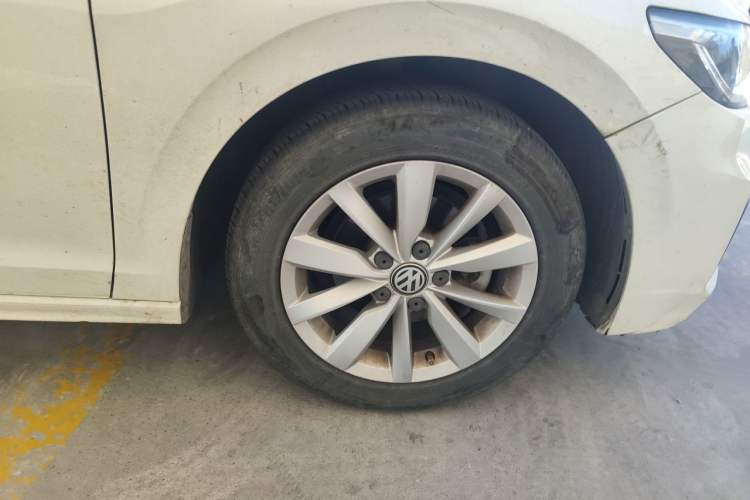 Used Volkswagen Bora 2019 1.5L Automatic Comfort Model Right Front Wheel Hub