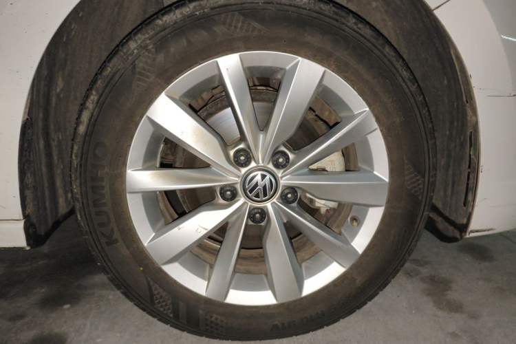 Used Volkswagen Bora 2019 Revised Version 1.5L Automatic Comfort Edition China VI Standard Right Front Wheel Hub