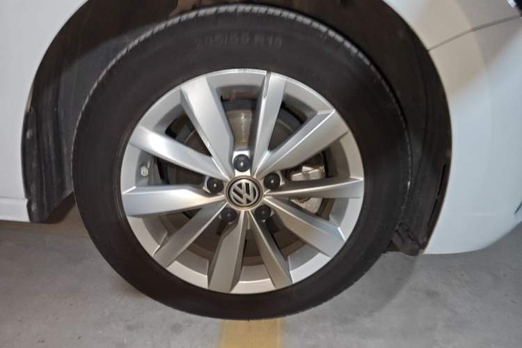 Used Volkswagen Bora 2019 1.5L Automatic Comfort Model Right Front Wheel Hub