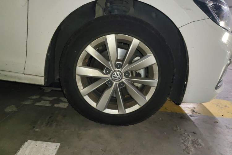 Used Volkswagen Bora 2019 Revised Version 280TSI DSG Elite Edition China VI Standard Right Front Wheel Hub