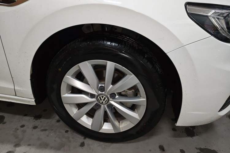 Used Volkswagen Bora 2019 1.5L Automatic Elite Version Right Front Wheel Hub