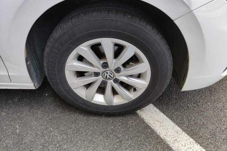Used Volkswagen Bora 2019 Revised Version 1.5L Automatic Fashionable Style China VI Right Front Wheel Hub