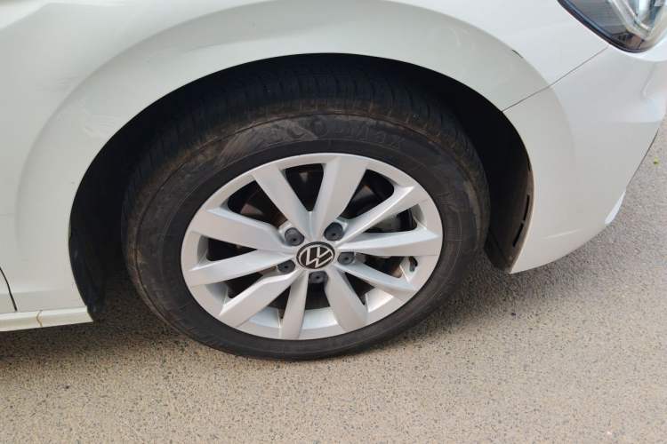 Used Volkswagen Bora 2019 Revised Version 1.5L Manual Comfort Edition China VI Standard Right Front Wheel Hub