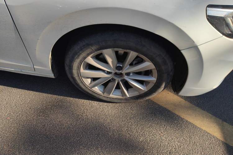 Used Volkswagen Bora 2019 Revised Version 280TSI DSG Elite Edition China VI Standard Right Front Wheel Hub