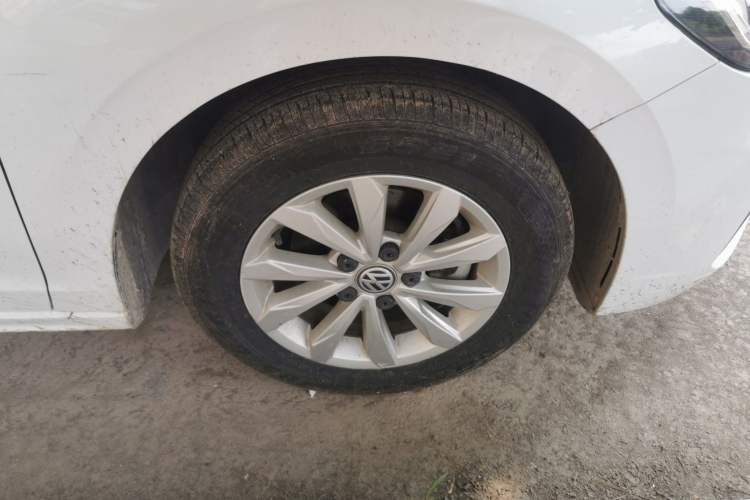 Used Volkswagen Bora 2019 Revised Version 1.5L Automatic Fashionable Style China VI Right Front Wheel Hub