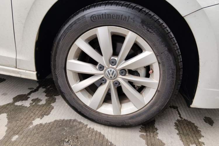 Used Volkswagen Bora 2019 1.5L Manual Comfort Version Right Front Wheel Hub