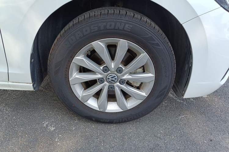Used Volkswagen Bora 2019 Revised Version 1.5L Automatic Fashionable Style China VI Right Front Wheel Hub