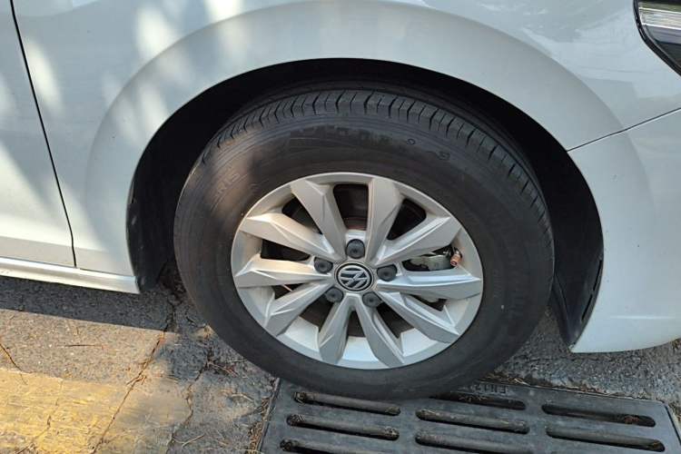 Used Volkswagen Bora 2019 Revised Version 1.5L Automatic Fashionable Style China VI Right Front Wheel Hub