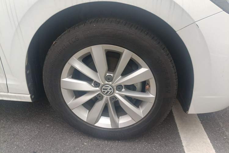 Used Volkswagen Bora 2019 Revised Version 1.5L Manual Comfort Edition China VI Standard Right Front Wheel Hub
